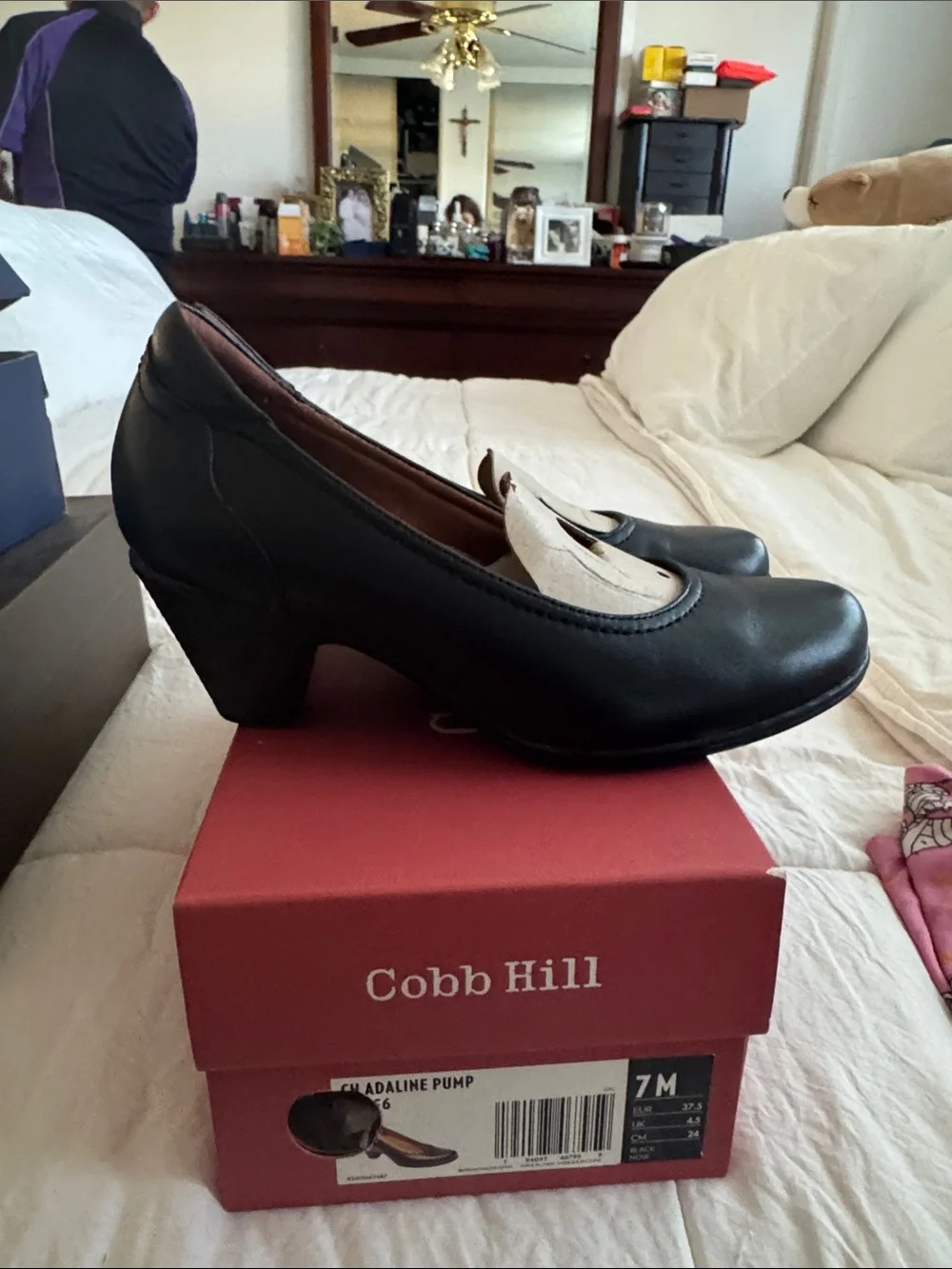 Cobb Hill by New Balance Black Leather Flats with Rounded Toe